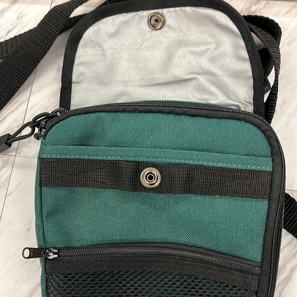 Kiva Designs Green & Black Travel Crossbody Shoulder Bag - Picture 3 of 7